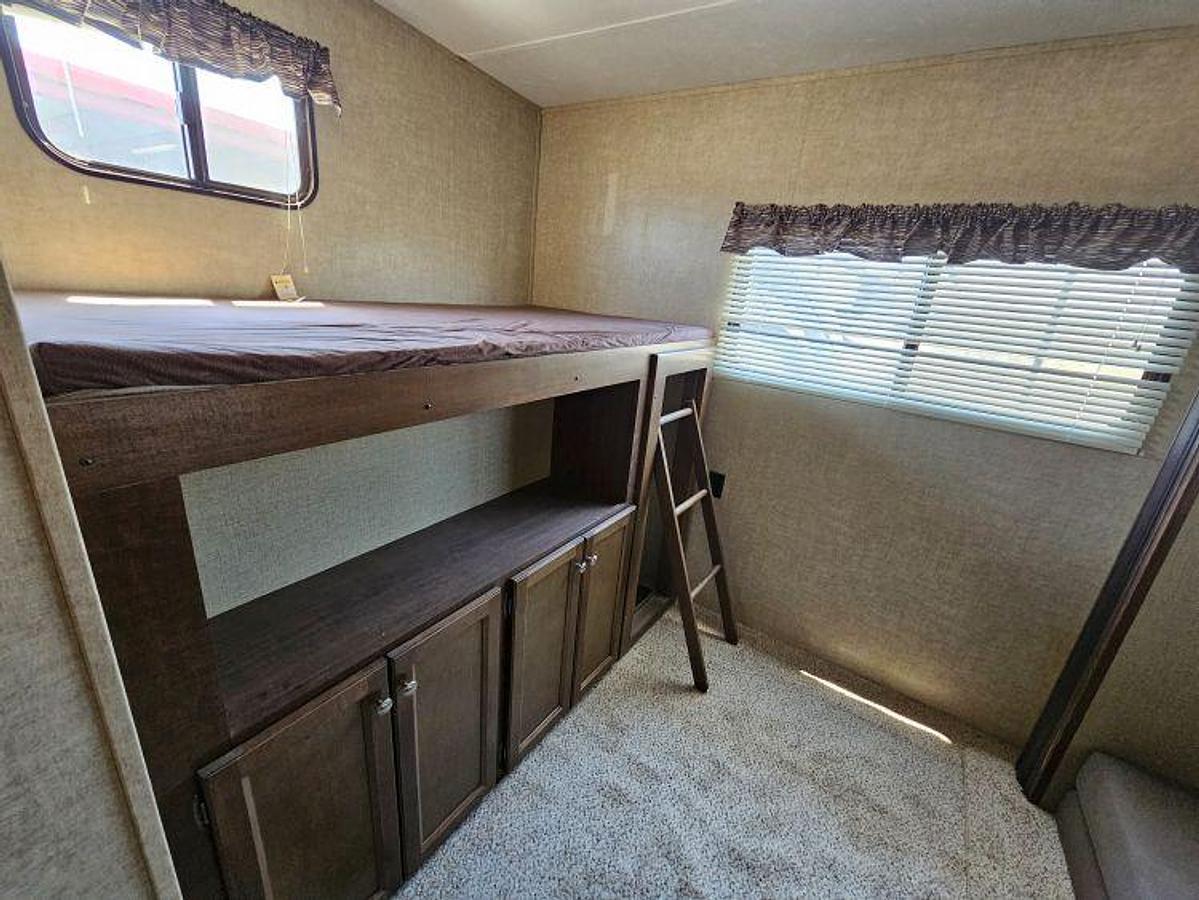 Used 2016 Keystone RV HIDEOUT 308BHDS