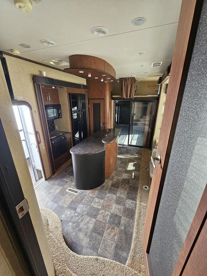 Used 2012 DUTCHMEN VOLTAGE V3905
