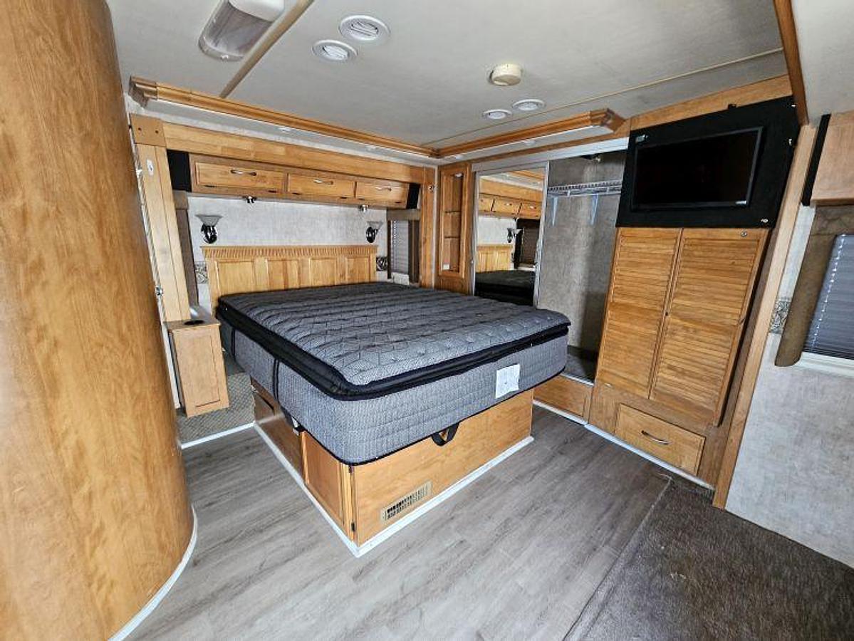 Used 2006 FLEETWOOD DISCOVERY 39V