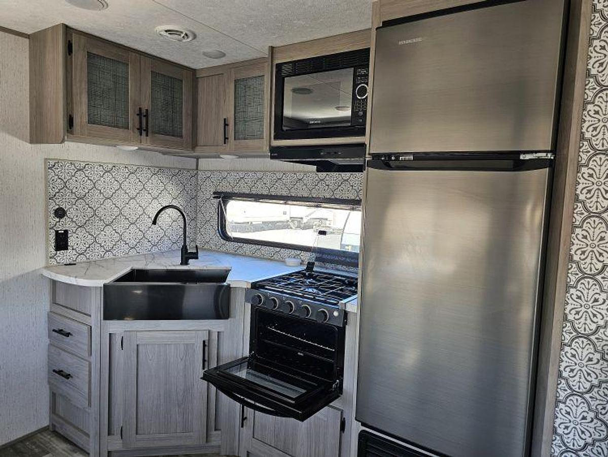 Used 2022 DUTCHMEN COLEMAN LATERN 285BH