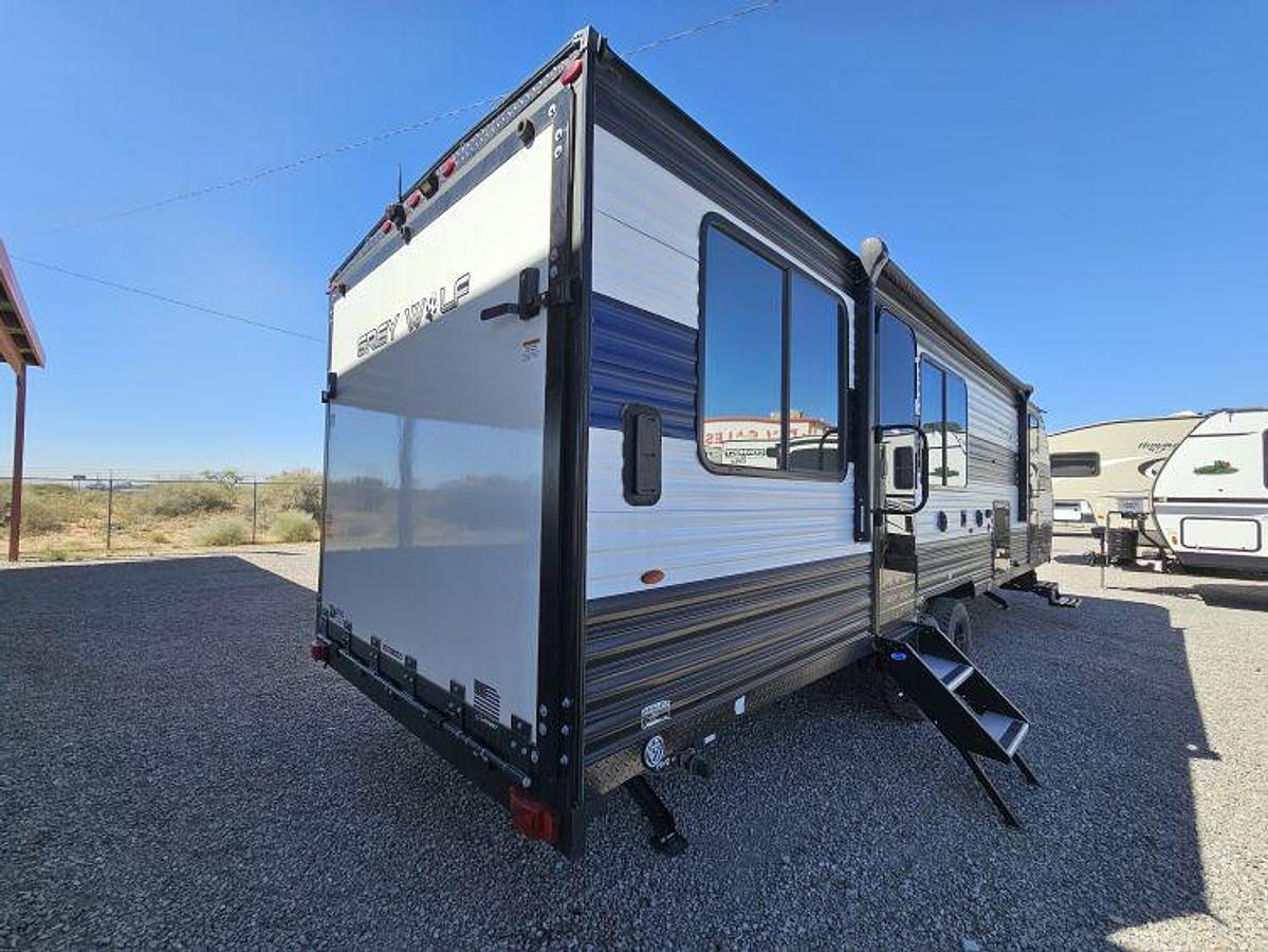 Used 2023 FOREST RIVER CHEROKEE GREY WOLF 26MBRR