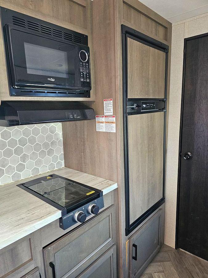 Used 2022 HIGHLAND RIDGE OLYMPIA SPORT 19BH