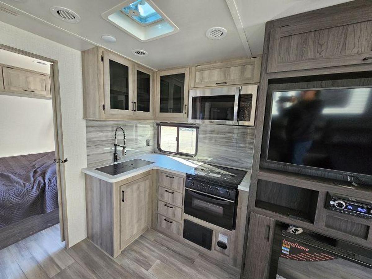 Used 2022 WINNEBAGO VOYAGE 2427RB