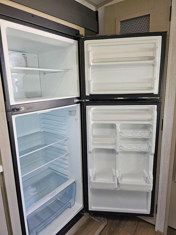 Used 2023 FOREST RIVER WILDWOOD HERITAGE GLEN 308RL