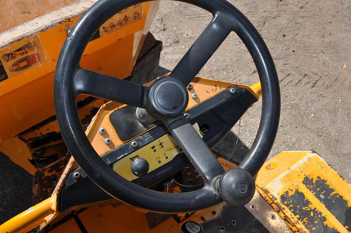 Used 2015 THWAITES 2 TONNE SWIVEL