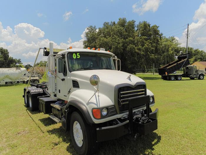 Used 2005 MACK CV713