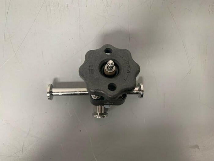 Used ITT Pure-Flo .5-316L-RA20MAX-CWP150 3-way Diaphragm Valve w/ 1/2" Sanitary Fit