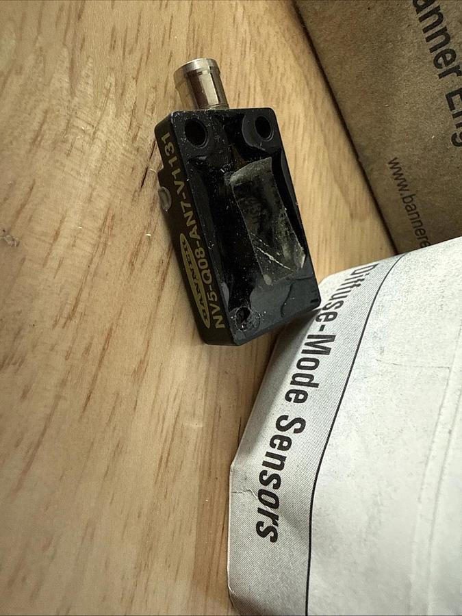 BANNER NPN LO QD VISIBLE LED SENSOR 30171 NV5-Q08-AN7V1131 NEW