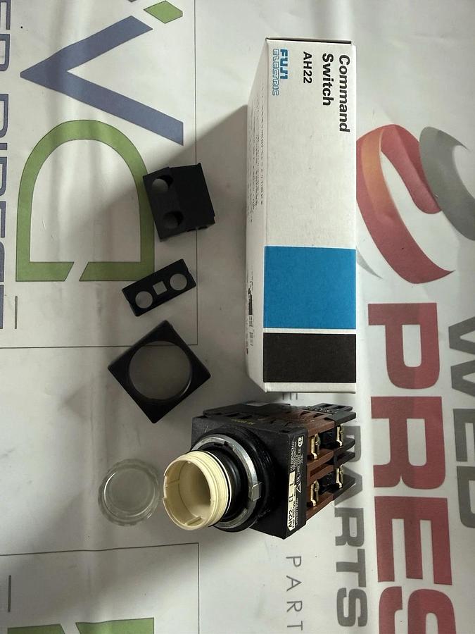 Fuji Electric AH22 Command Switch AH22-YEL W11L New