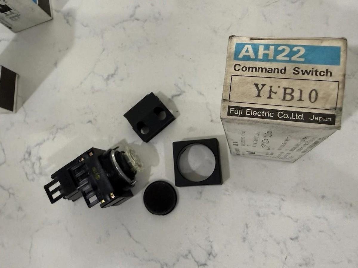 Fuji electric AH22-F command switch ah22-YFB10 NEW