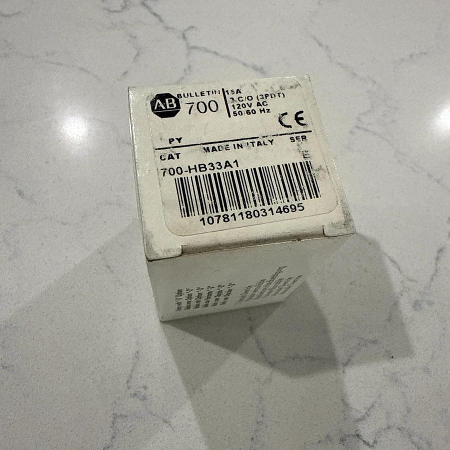 ALLEN BRADLEY 700 HB32A1 Control Relay 8 Pin 15A 30 VDC NEW