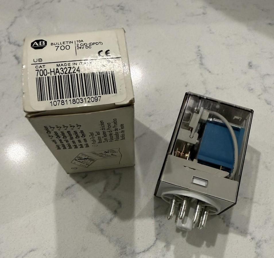 AB ALLEN-BRADLEY 700-HA32Z24 General Purpose Relays and Base 10A 24VDC 8Pins NEW