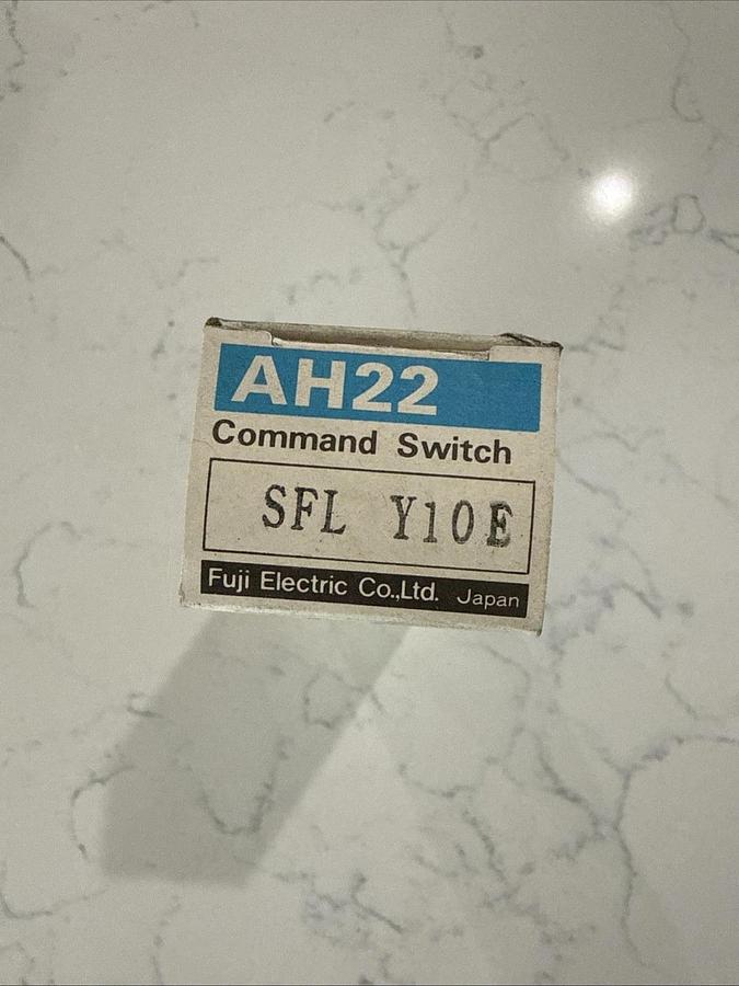 Fuji electric AH22-FL E command switch ah22-SFL Y10E NEW
