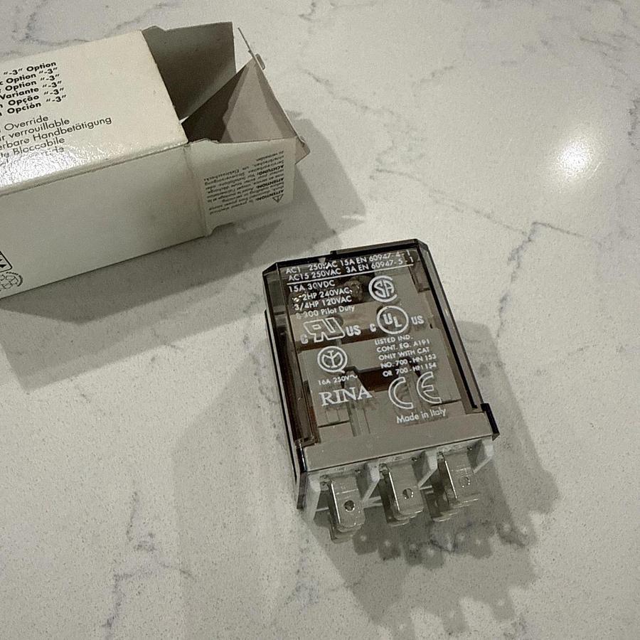 ALLEN BRADLEY 700 HB32A1 Control Relay 8 Pin 15A 30 VDC NEW