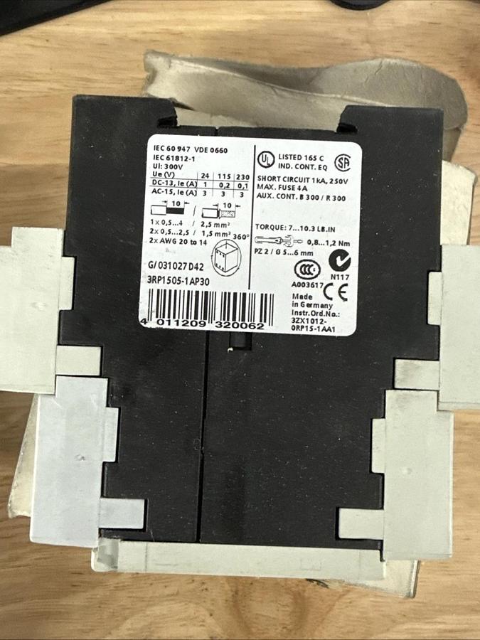 SIEMENS 3RP1505-1AP30 Time Relay 3RP1 505-1AP30 NEW