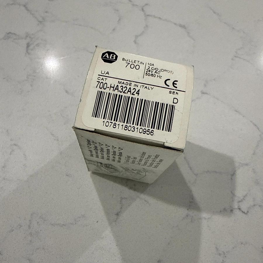 AB ALLEN-BRADLEY 700-HA32A24 General Purpose Relays and Base 10A 24VDC NEW