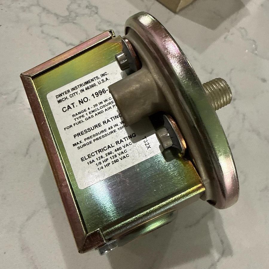 DWYER 1996-20 PRESSURE SWITCH SERIES 1900 (TYPE 1 ENCLOSURE) NEW