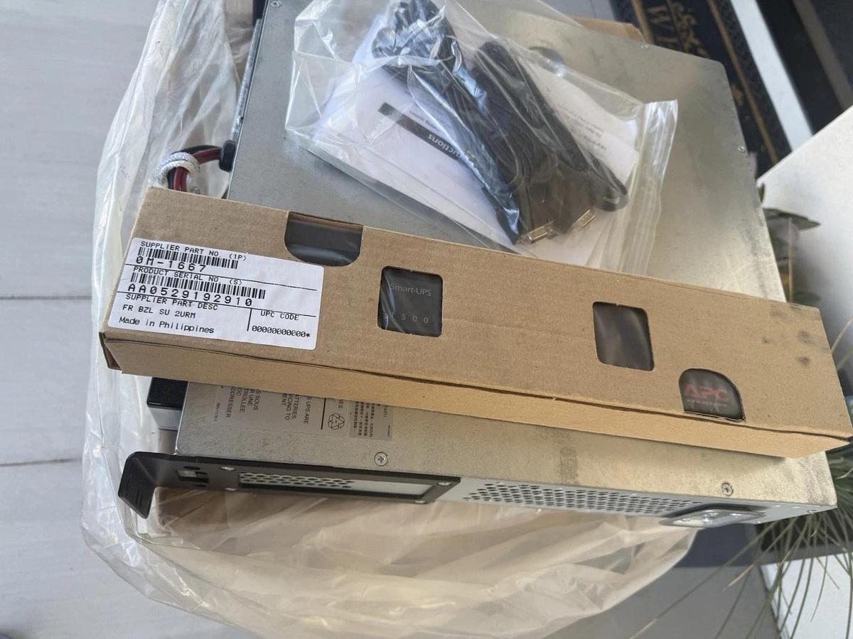 APC SUA1500RM2U UPS Faceplate And Rack All New In Box