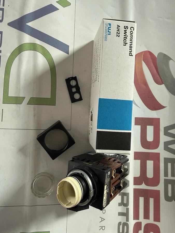 Fuji Electric AH22 Command Switch AH22-YEL W11L New