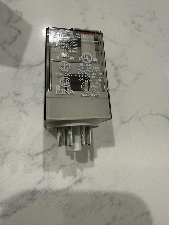 AB ALLEN-BRADLEY 700-HA32Z24 General Purpose Relays and Base 10A 24VDC 8Pins NEW