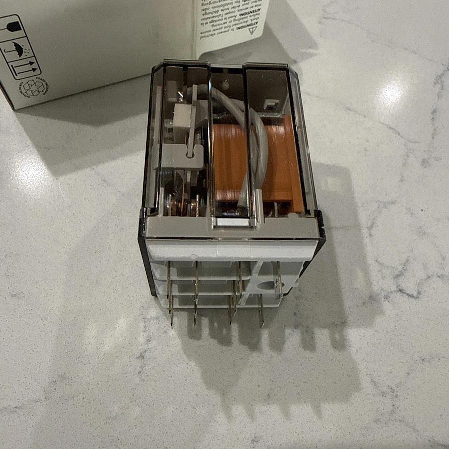 ALLEN BRADLEY 700 HB32A1 Control Relay 8 Pin 15A 30 VDC NEW