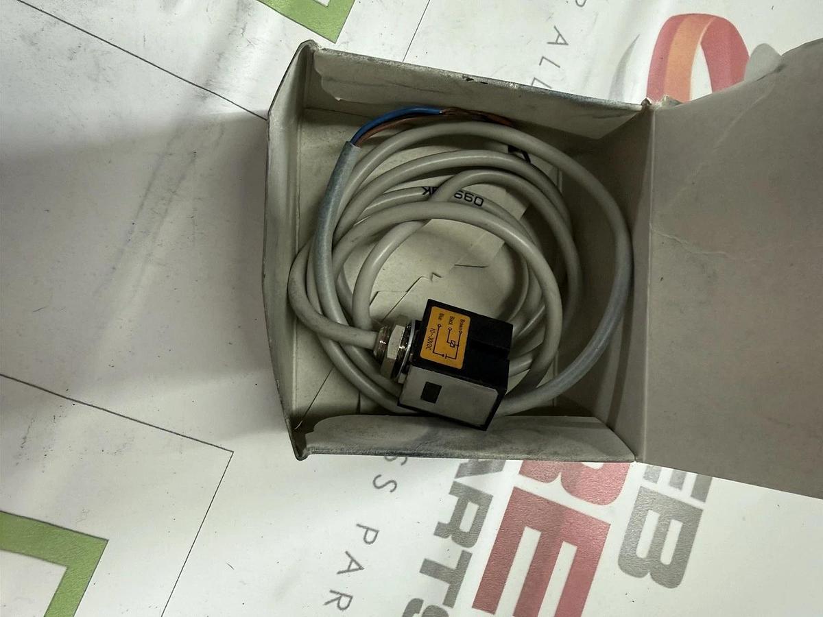 Omron TL-G3D-3 Proximity Sensor Switch NEW