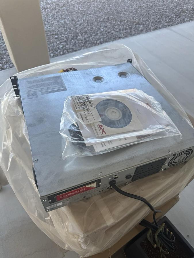 APC SUA1500RM2U UPS Faceplate And Rack All New In Box