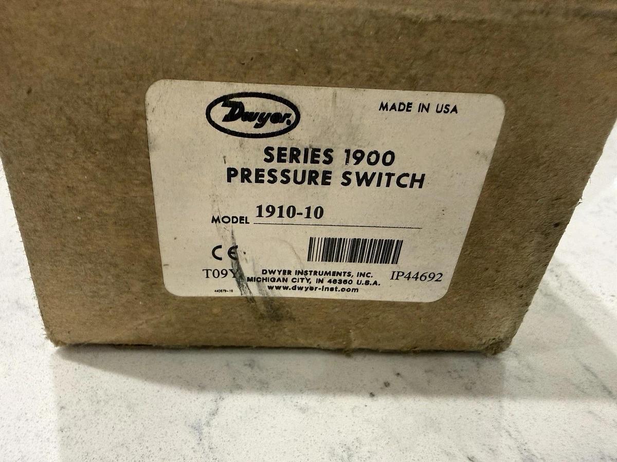 DWYER 1910-10 PRESSURE SWITCH SERIES 1900 NEW