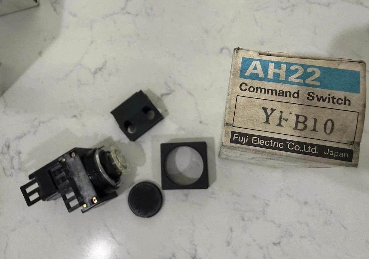Fuji electric AH22-F command switch ah22-YFB10 NEW