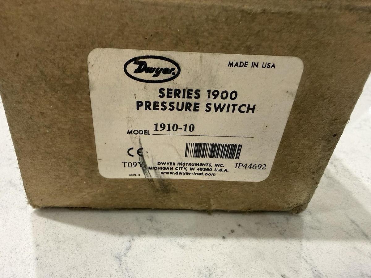 DWYER 1910-10 PRESSURE SWITCH SERIES 1900 NEW