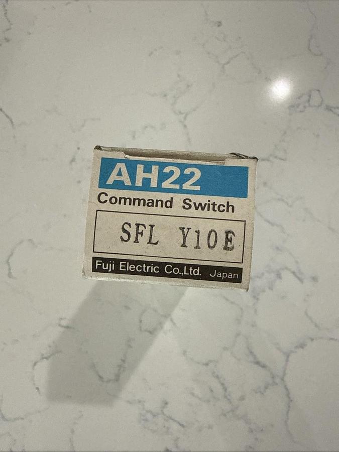 Fuji electric AH22-FL E command switch ah22-SFL Y10E NEW
