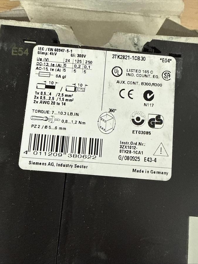 1PCS New Siemens module 3TK2821-1CB30 NEW