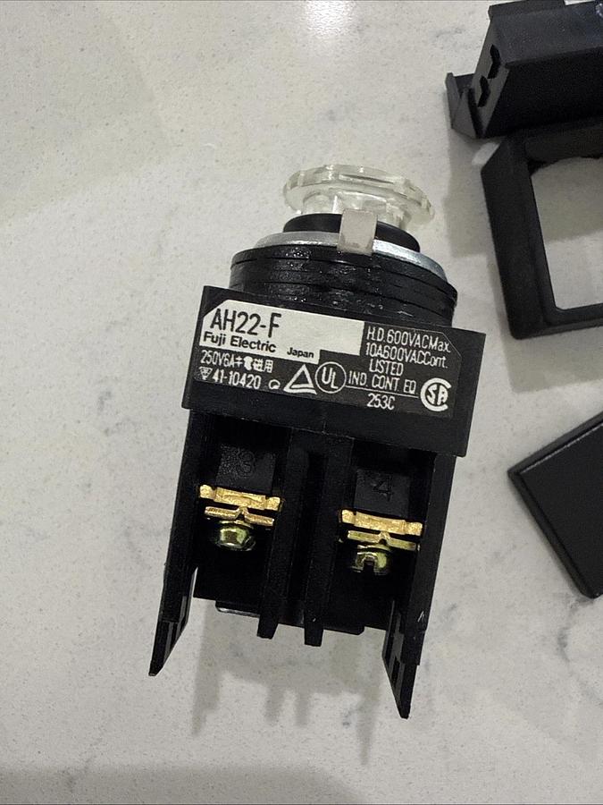 Fuji electric AH22-F command switch ah22-SFB10 NEW