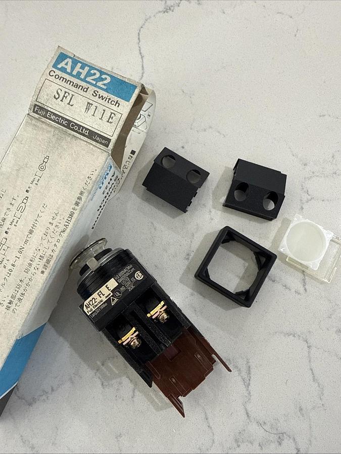 Fuji electric AH22-FL E command switch ah22-SFL W11E NEW