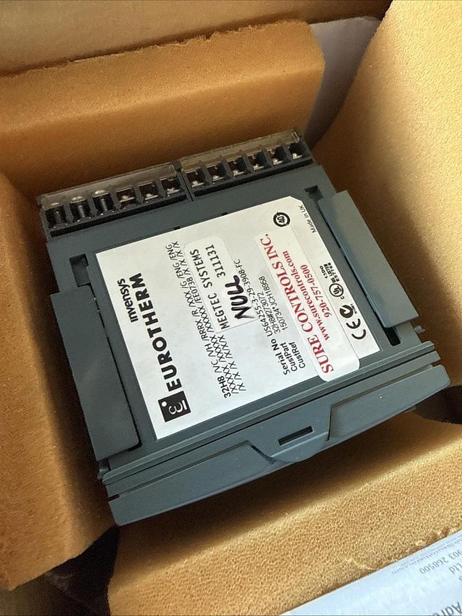 Schneider Electric Eurotherm 32H8/CC/VH/LRRX/X/XXX/G/ENG/ENG/ Controller NEW