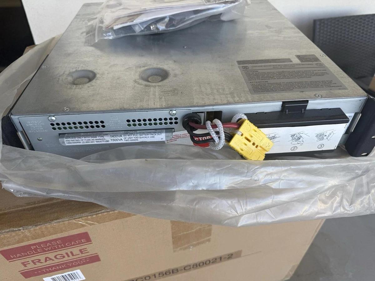 APC SUA1500RM2U UPS Faceplate And Rack All New In Box