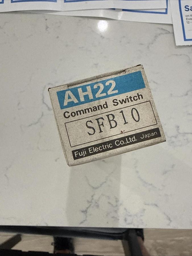 Fuji electric AH22-F command switch ah22-SFB10 NEW