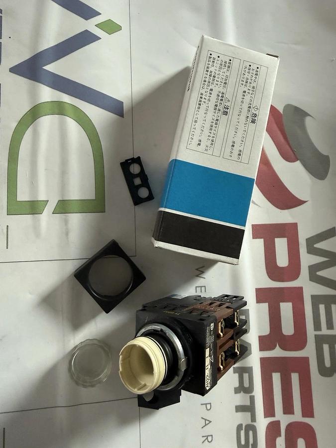 Fuji Electric AH22 Command Switch AH22-YEL W11L New