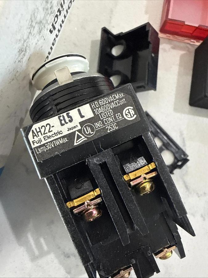 Fuji electric AH22-EL 5L command switch ah22-SEL 5R10L NEW