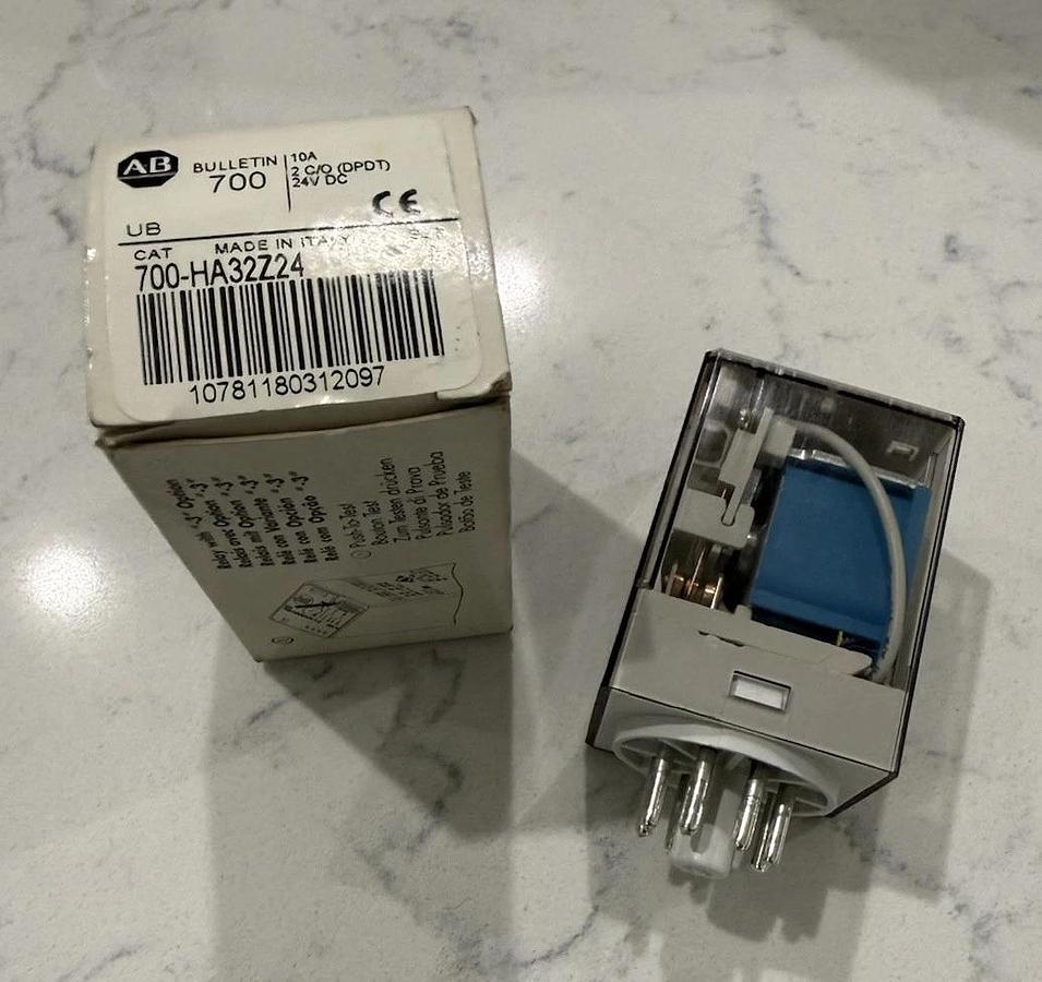 AB ALLEN-BRADLEY 700-HA32Z24 General Purpose Relays and Base 10A 24VDC 8Pins NEW