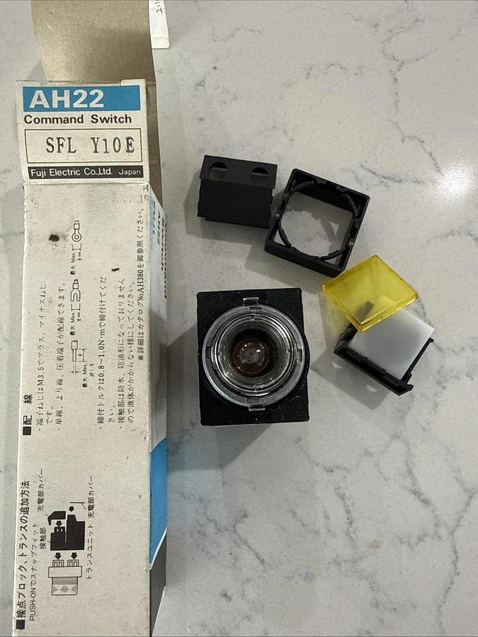 Fuji electric AH22-FL E command switch ah22-SFL Y10E NEW