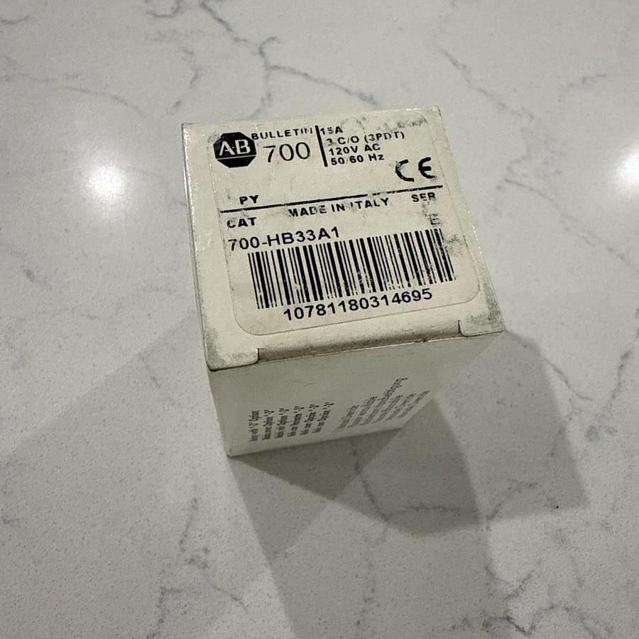 ALLEN BRADLEY 700 HB32A1 Control Relay 8 Pin 15A 30 VDC NEW
