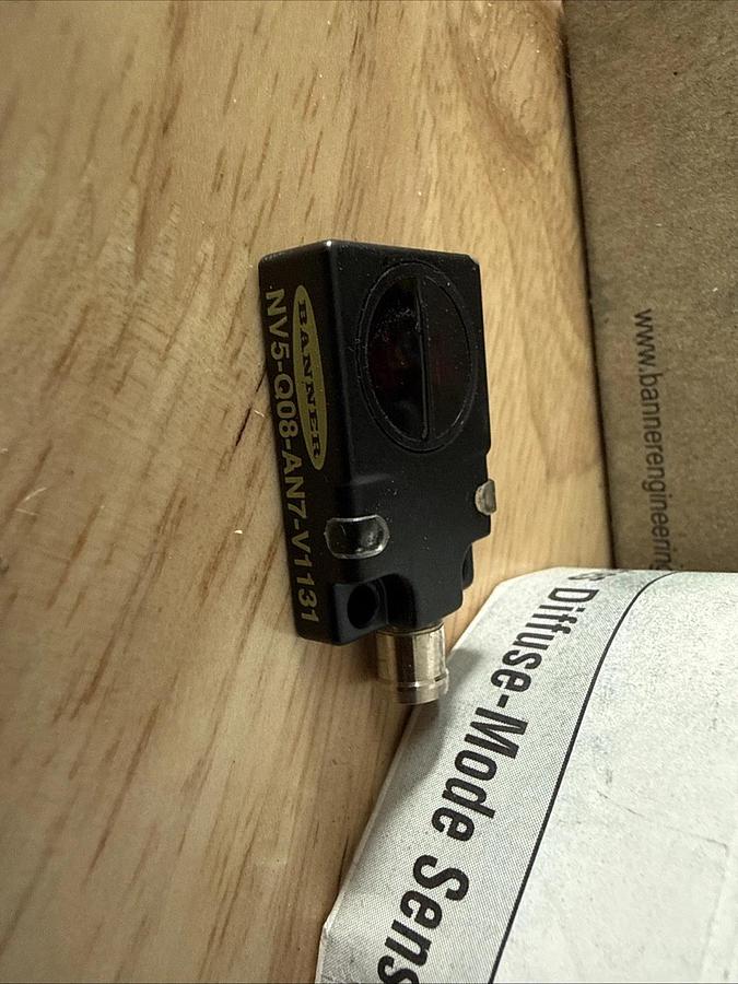 BANNER NPN LO QD VISIBLE LED SENSOR 30171 NV5-Q08-AN7V1131 NEW