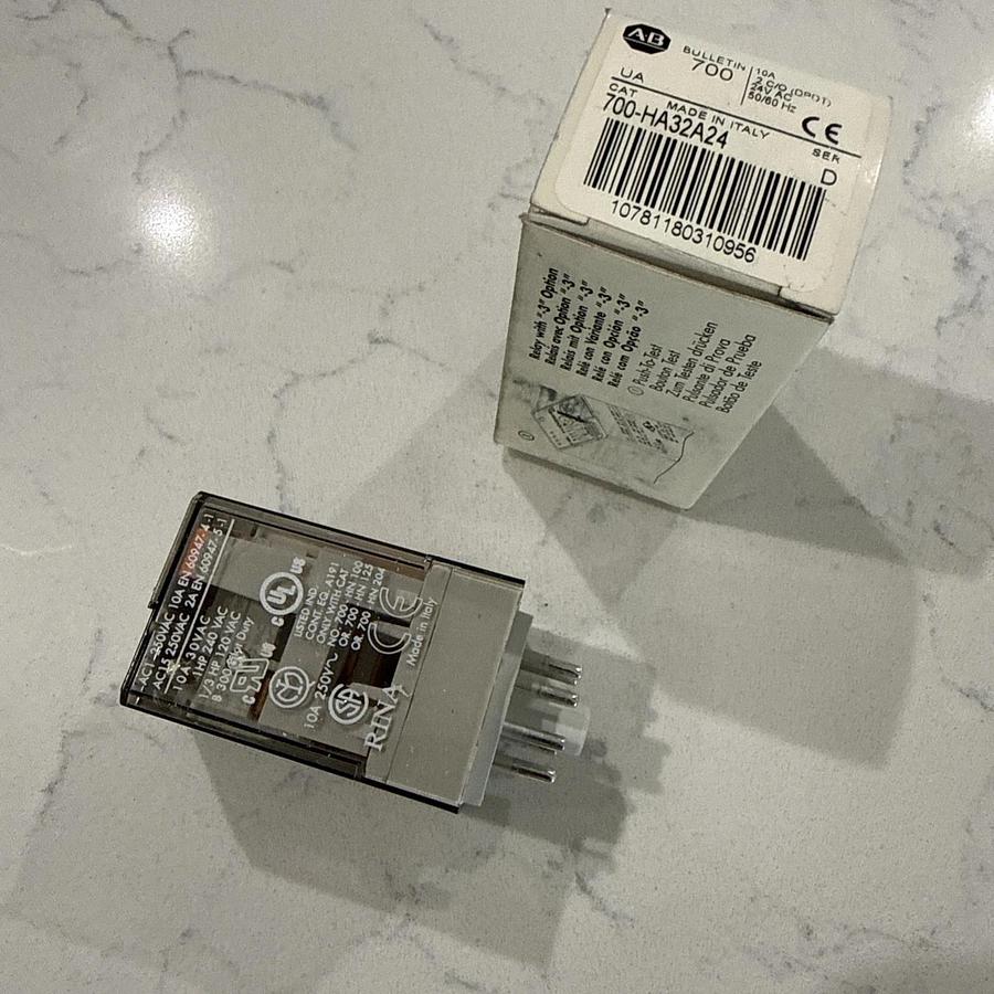 AB ALLEN-BRADLEY 700-HA32A24 General Purpose Relays and Base 10A 24VDC NEW