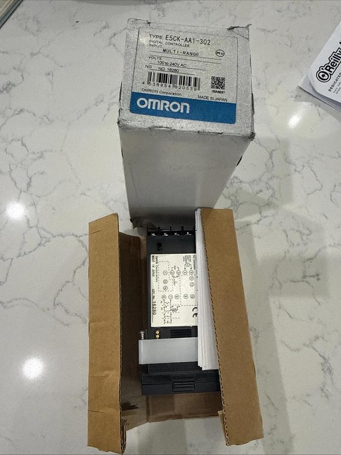 Omron E5CK-AA1-302 DIGITAL CONTROLLER MULTI-RANGE 100-240VAC 50/60HZ NEW
