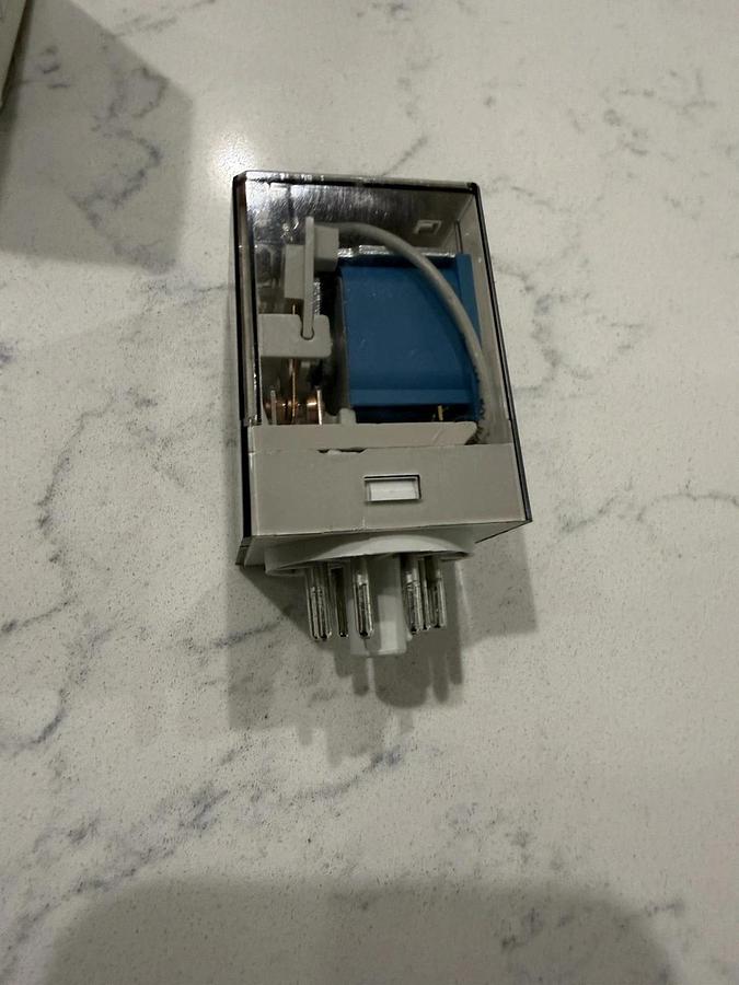 AB ALLEN-BRADLEY 700-HA32Z24 General Purpose Relays and Base 10A 24VDC 8Pins NEW