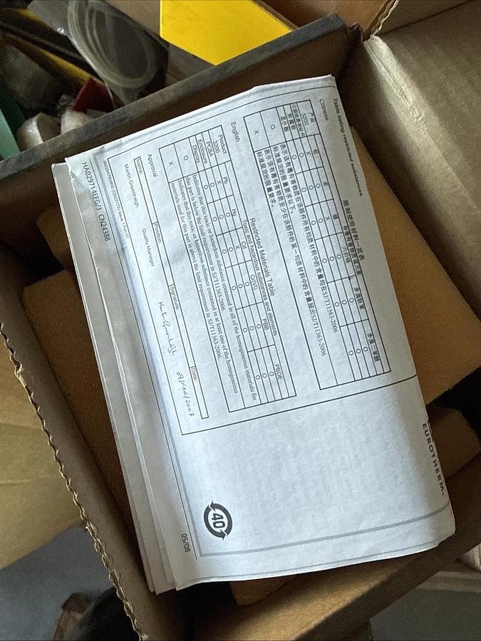 Schneider Electric Eurotherm 32H8/CC/VH/LRRX/X/XXX/G/ENG/ENG/ Controller NEW