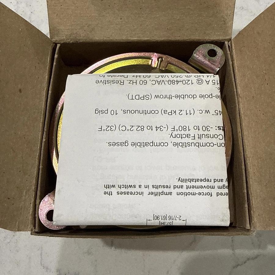 DWYER 1910-10 PRESSURE SWITCH SERIES 1900 NEW
