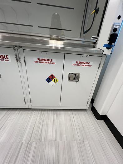 Used Hanson 6' Fume Hood, Model 5SA70A