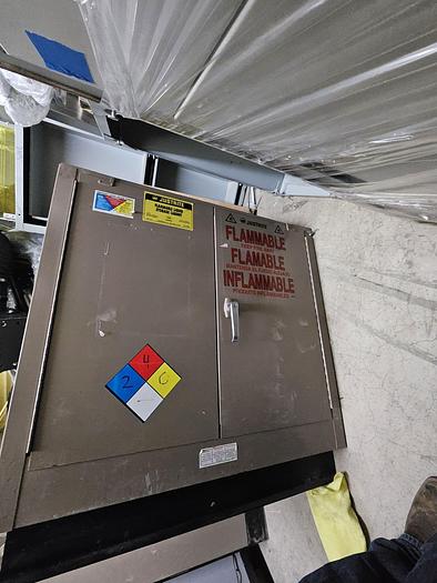 Used HAMILTON SAFEAIRE 6' Brown Fume Hood, Vertical Sash